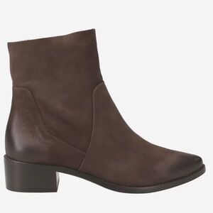 Leather booties. Brown Nubuk. Block Heel.